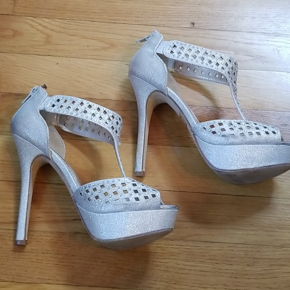 Shoes - Picture 2 of 4